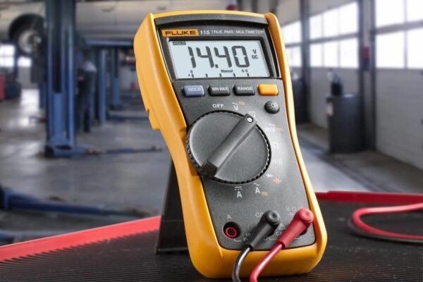 FLUKE 115 FIELD TECHNICIANS DIGITAL MULTIMETER